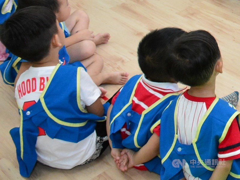 2到3歲嬰幼兒托育補助將於民國109年元旦上路,預計嘉惠1萬1000名嬰幼兒。(示意圖/中央社檔案照片)