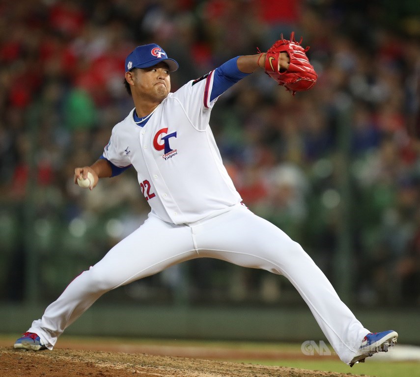 2019第2屆世界12強棒球錦標賽B組預賽賽程最後一天,7日晚間在台中由中華隊迎戰日本隊,7局日本隊5比0領先狀態下,中華隊換上投手王躍霖中繼。中央社記者張新偉攝 108年11月7日