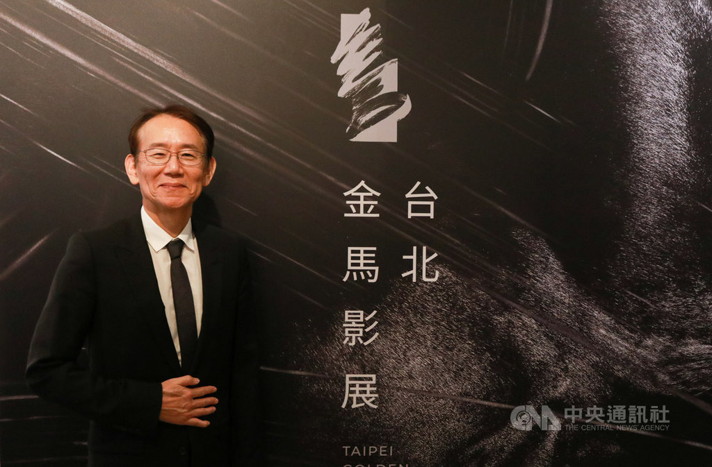 獲選為台北金馬影展焦點影人的日本導演周防正行(圖)來台,8日在台北暢談新片「王牌辯士」,他表示,因為拍攝本片,才了解在默片時代電影雖然沒有聲音,但當時的電影院內卻非常熱鬧。(天馬行空提供)中央社記者洪健倫傳真 108年11月8日