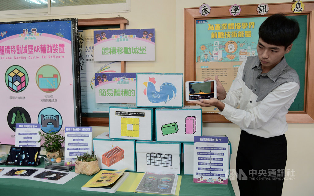 屏東大學實踐教育部「大學社會責任實踐計畫」,協助推動地方創生,為社區設計不少文創品。(屏東大學提供)中央社記者郭芷瑄傳真 108年11月8日