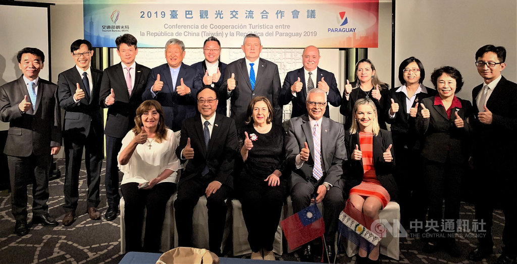 交通部觀光局8日發布新聞指出,首屆台灣與巴拉圭觀光交流合作會議7日在台北舉行,達成多項重要成果,其中包括推動台巴教育觀光,未來將致力發展年輕人進行雙向交流及旅行。(觀光局提供)中央社記者汪淑芬傳真 108年11月8日