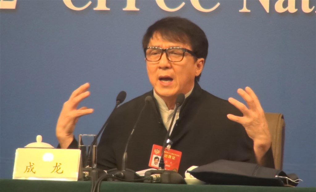 公益團體越南微笑行動原邀請成龍參加宣傳活動,但因他支持中國南海「九段線」的主張,引起越南網友不滿,抵制聲浪過大,8日行程被取消。(中央社檔案照片)