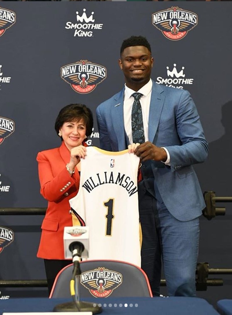 兩週半前動刀治療半月板撕裂傷的美國職籃NBA怪物新秀威廉森(右)表示,自己正在努力復健。(圖取自威廉斯IG)