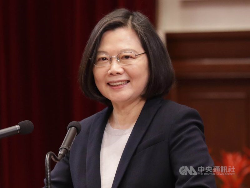 尋求連任的總統蔡英文第一個競選總部,16日將在國民黨總統參選人韓國瑜大本營高雄成立。(中央社檔案照片)