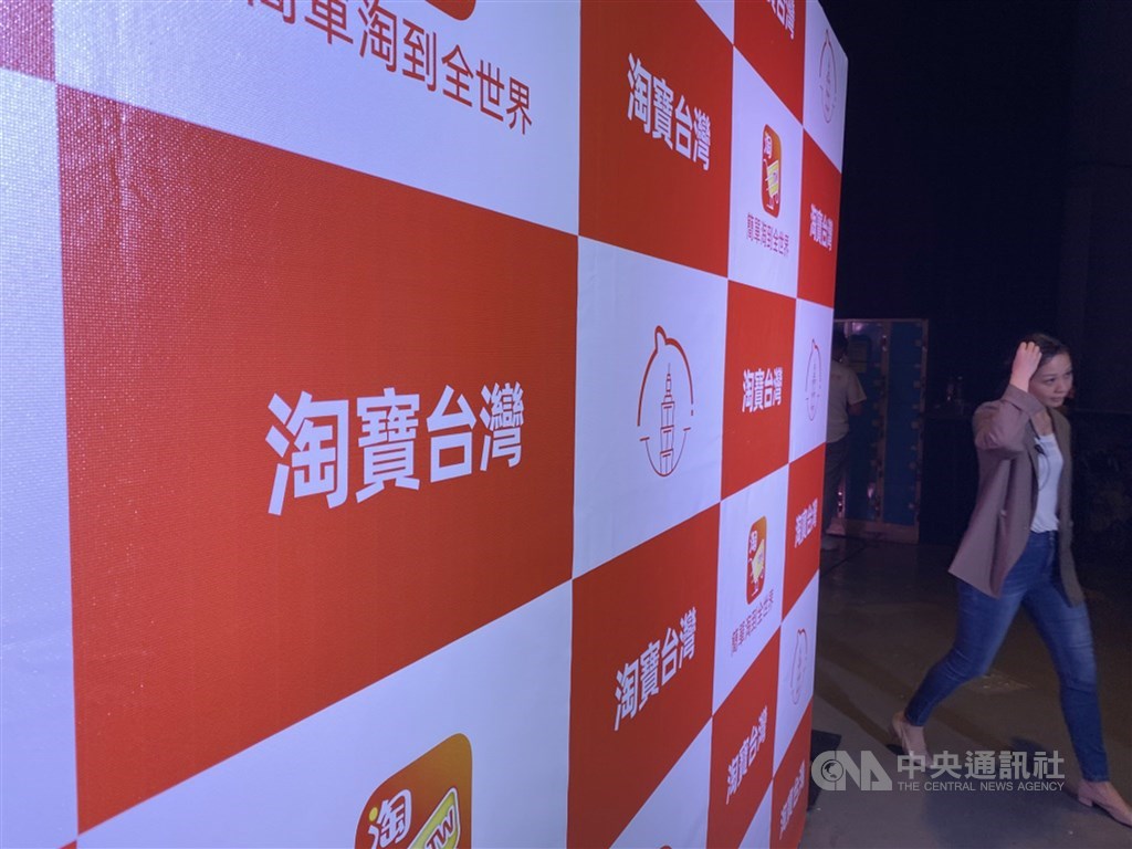 1111購物節蓄勢待發,不少民眾摩拳擦掌準備爆買一番,不過民眾瘋淘寶,讓經濟有著「失落的一角」。(示意圖/中央社檔案照片)