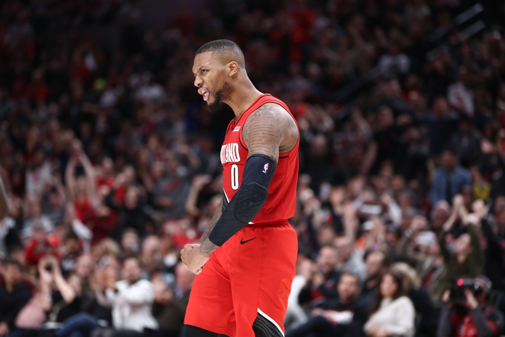 NBA波特蘭拓荒者8日在主場迎戰布魯克林籃網,拓荒者里拉德成為本季聯盟單場獨拿60分第一人。(圖取自twitter.com/trailblazers)
