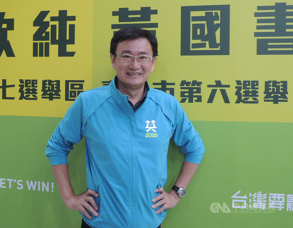 台中市立委選舉第6選區(東區、南區、中區、西區),民進黨提名的現任立委黃國書,將以政績表現及服務不分藍綠迎戰對手。中央社記者郝雪卿攝 108年11月9日