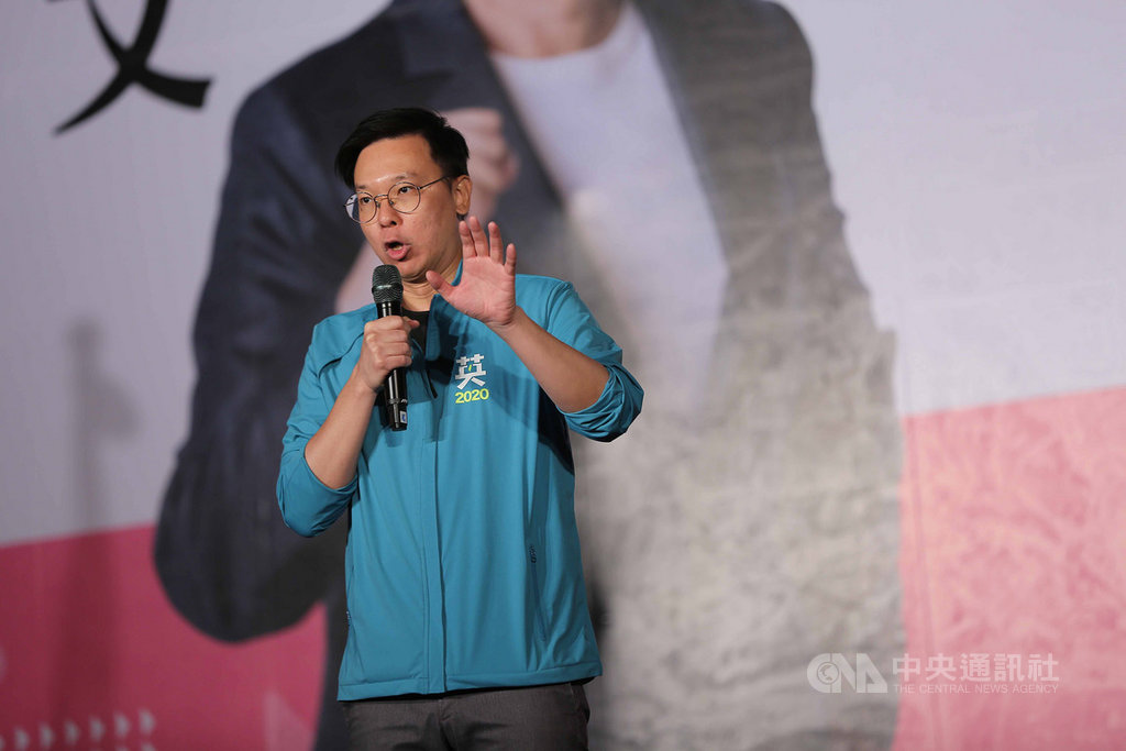 民進黨副秘書長林飛帆(圖)10日晚間替同黨立委參選人江永昌站台,並呼籲選民票投民進黨,讓綠委國會過半。中央社記者游凱翔攝 108年11月10日