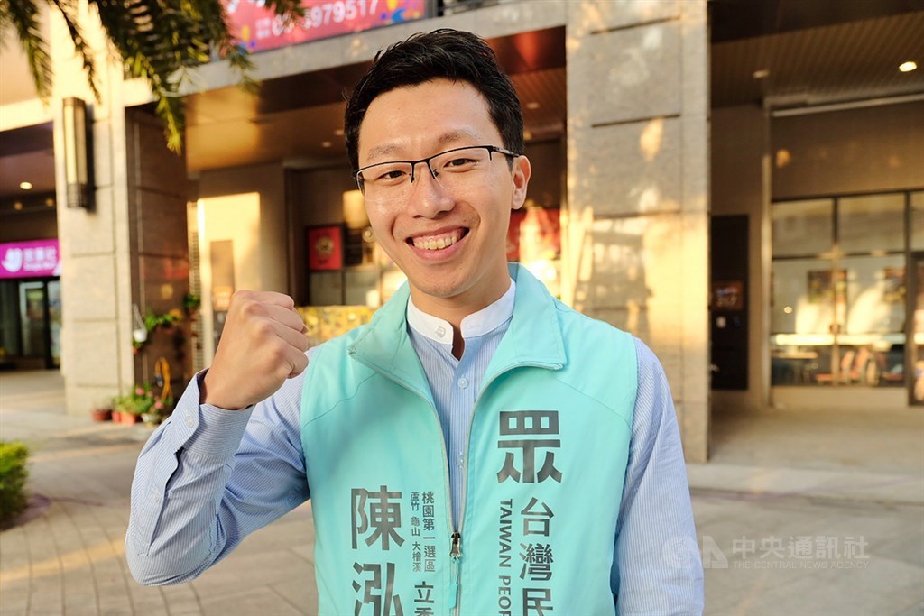台灣民眾黨桃園市第1選舉區立法委員參選人陳泓維(圖)是民進黨籍前龜山鄉民代表陳秋喜兒子,但叔叔是資深國民黨員,期待走出藍綠對立。中央社記者吳睿騏桃園攝 108年11月10日