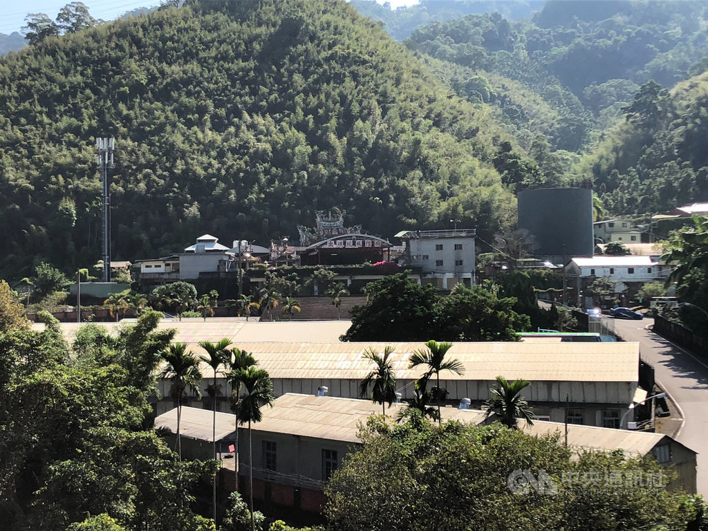 苗栗縣公館鄉出磺坑礦區自1960年後,因礦場轉型而日益荒廢,在地聚落留存的油井、礦業設施蘊含早年歷史風華及在地記憶。中央社記者管瑞平攝 108年11月11日