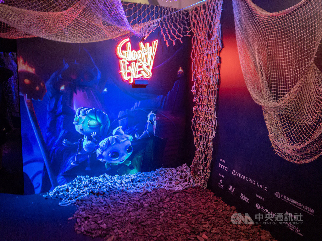 台法合作出品打造的VR動畫「咕嚕米的眼睛」(Gloomy Eyes),中文配音版正在2019金馬影展上映中,放映場地也被打造成片中場景,觀眾可在片中自由調整觀看視角,提供全新VR視聽體驗。中央社記者洪健倫攝 108年11月11日