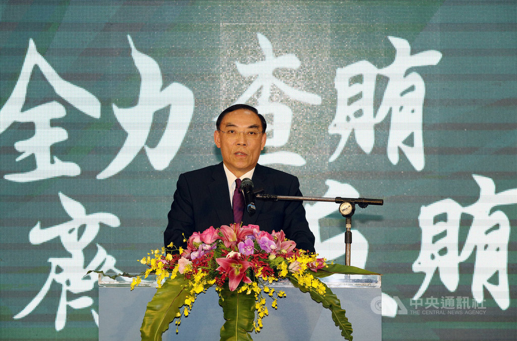 因應2020年總統及立委選舉,法務部11日舉行「全力查賄、齊心反賄」記者會,法務部長蔡清祥表示,為維護選舉公平、公正,法務部已頒布選舉查察工作綱領,以檢、警、調、廉4大系統,嚴查利用金錢、暴力影響選舉案件,並特別重視來自境外的資金介入及假訊息妨害選舉情事。中央社記者郭日曉攝 108年11月11日