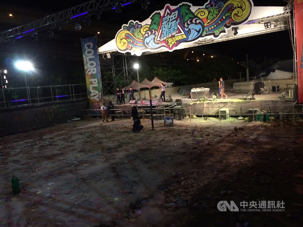 八仙樂園2015年6月27日舉辦「彩色派對」時,發生粉塵爆炸,造成15人死亡、471人輕重傷。圖為事發現場。(中央社檔案照片)