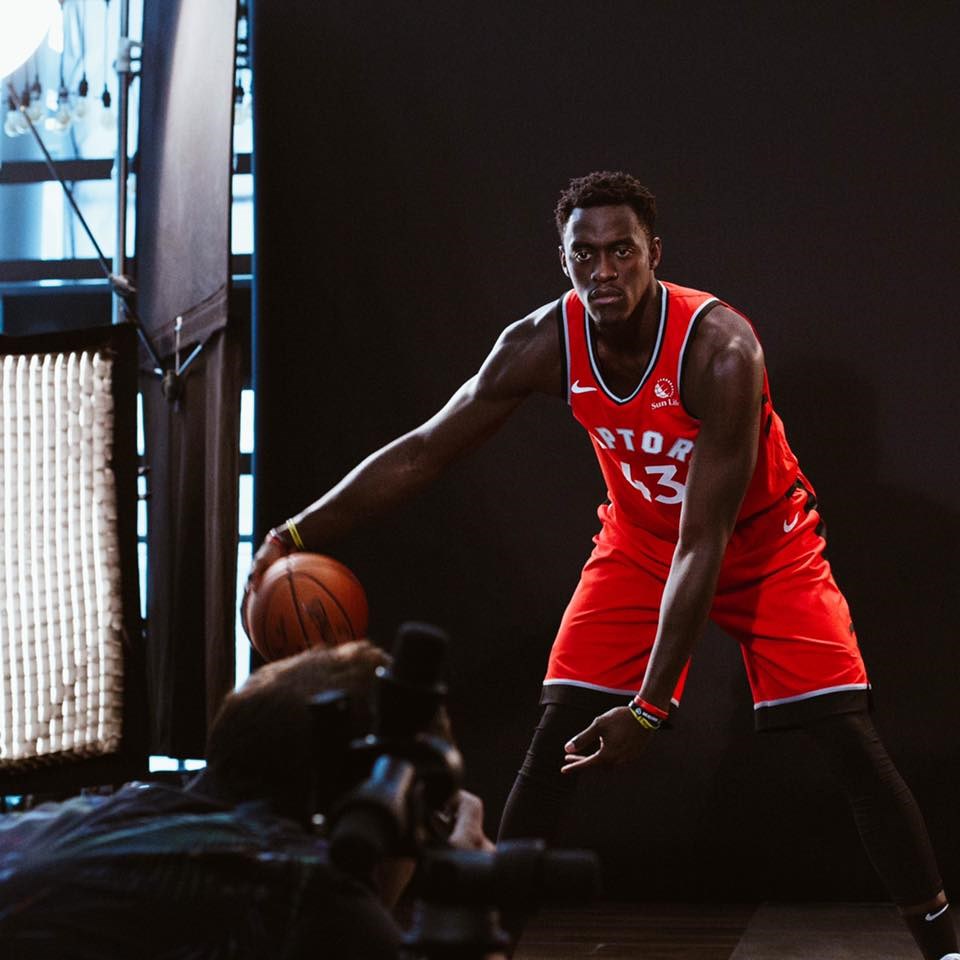 美國職籃NBA球星詹姆斯11日再次拿下本季第4次「大三元」,但多倫多暴龍靠西雅坎(圖)拿下24分、11籃板的成績,在下半場逆轉,以113比104獲勝。(圖取自facebook.com/TorontoRaptors)