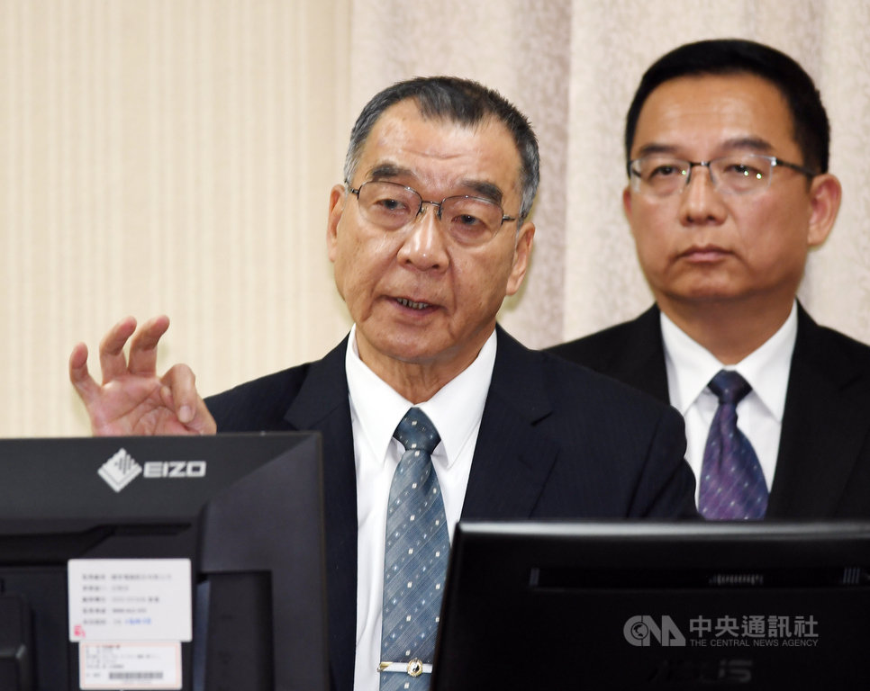 國安局長邱國正(前)11日表示,國民黨總統參選人韓國瑜身邊的護衛隊,不能與特勤維安人員混在一起,會與對方進行協調。中央社記者施宗暉攝 108年11月11日