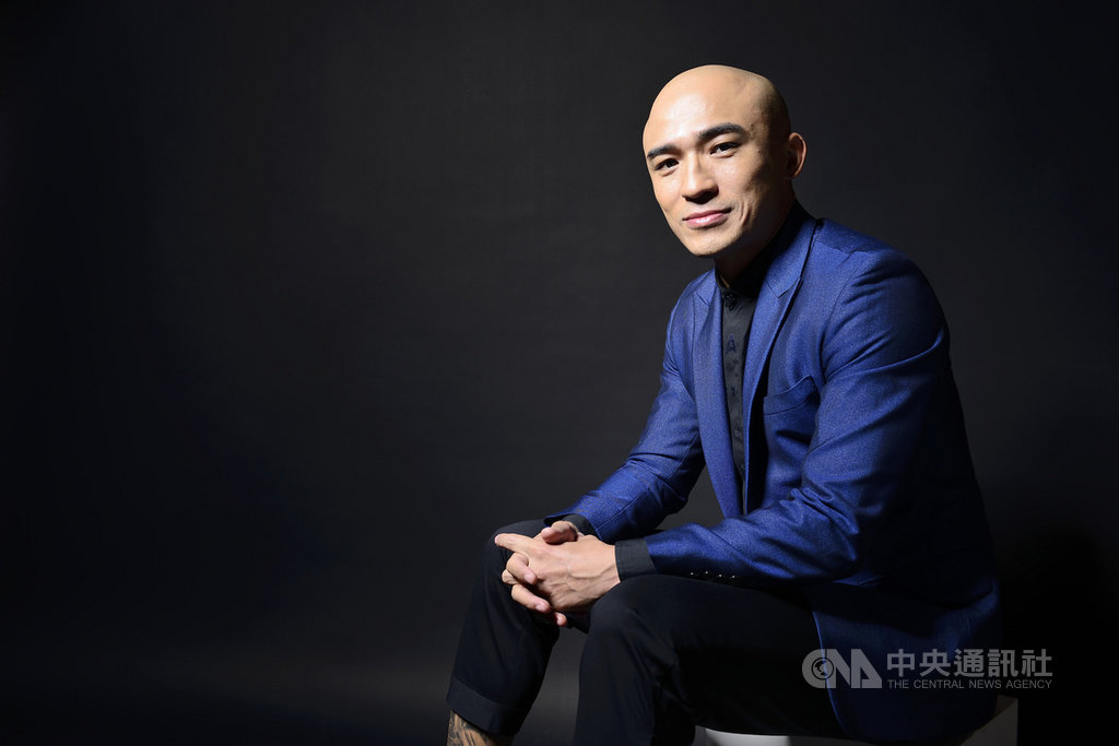 藝人倪子鈞(小馬)出道22年,近日將發行首張個人專輯「倪子鈞」,他說,除了圓歌唱夢,也希望能夠將音樂作品留給女兒。(馬米娛樂提供)中央社記者陳秉弘傳真 108年11月12日