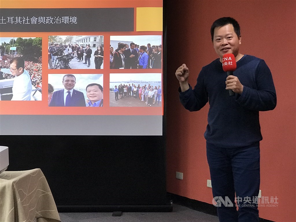 中央社駐安卡拉特派員何宏儒12日以「安卡拉一年」為題,於中央社新聞學院分享在土耳其工作及生活第一年的心得。(中央社)