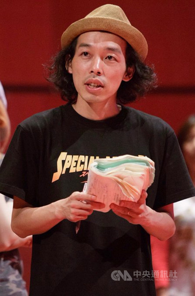 日本導演上田慎一郎(圖)以超低成本電影「一屍到底」出頭天,被日本老牌片廠「松竹電影」相中,邀請合作新片「特約經紀公司」(Special Actors)。(華映娛樂提供)中央社記者洪健倫傳真 108年11月12日