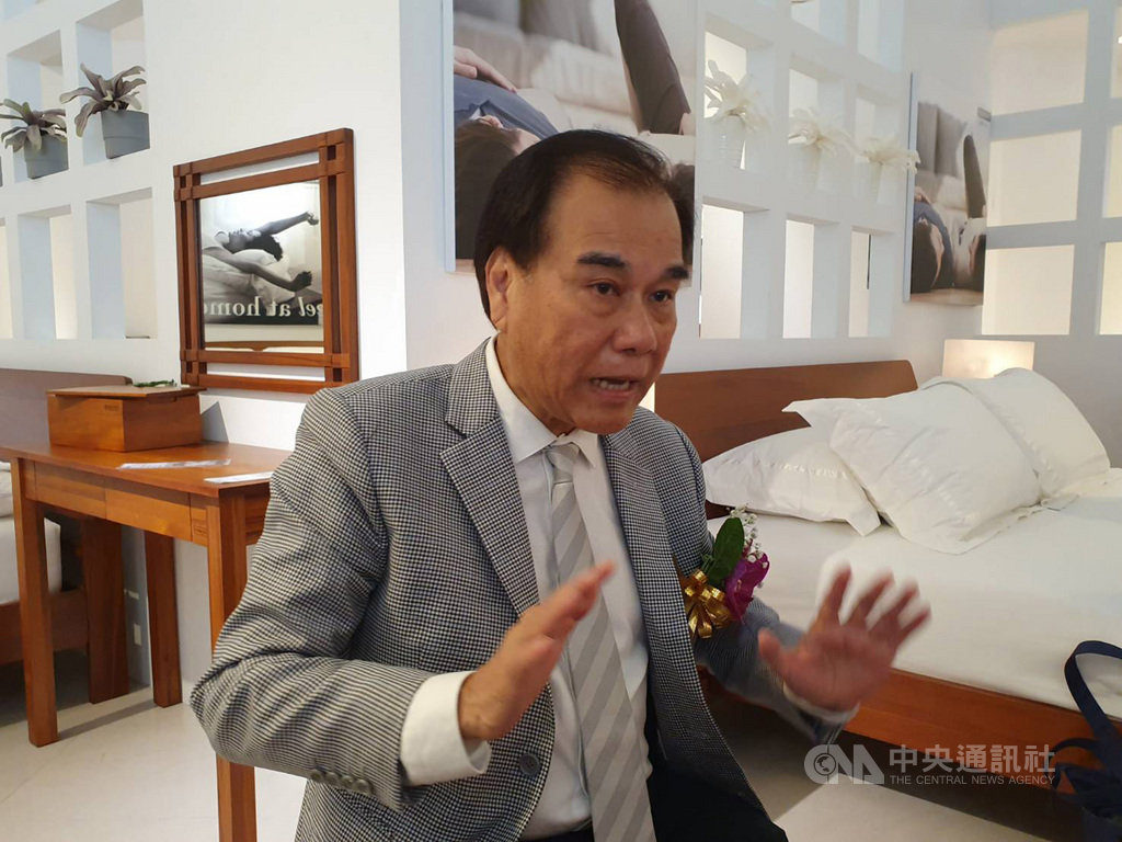 詩肯(6195)董事長林福勤表示,集團不畏貿易戰衝擊零售,仍在內湖傢俱一級戰區開設首家旗艦店。中央社記者江明晏攝 108年11月13日