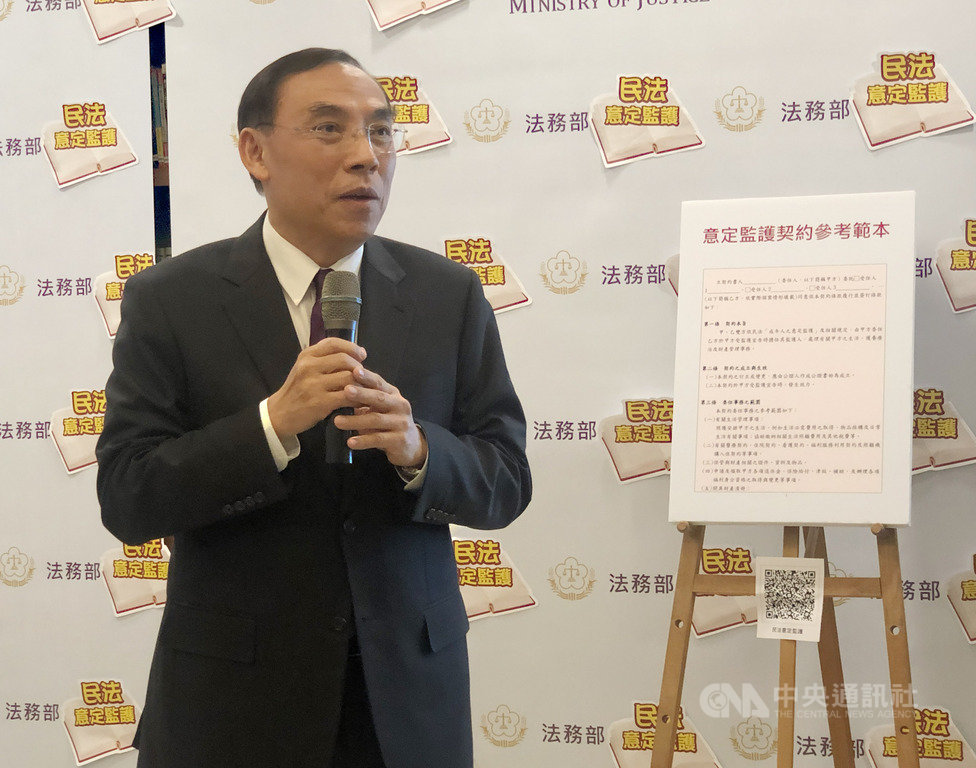 台中檢警偵破台籍嫌犯林姓男子在香港等地涉及強盜名錶案,法務部長蔡清祥(圖)13日表示,港方沒有向法務部提司法互助請求。中央社記者劉世怡攝 108年11月13日
