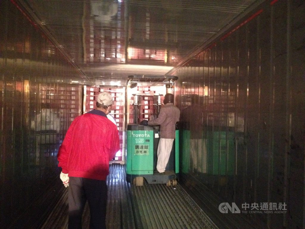 美國10月17日公告台灣芭樂准入,農委會防檢局說明,輸銷美國水果被要求低溫檢疫時,都要使用指定貨櫃,全程恆溫控制,近年荔枝、楊桃也是這樣銷往美國。(防檢局提供)中央社記者楊淑閔傳真 108年11月14日