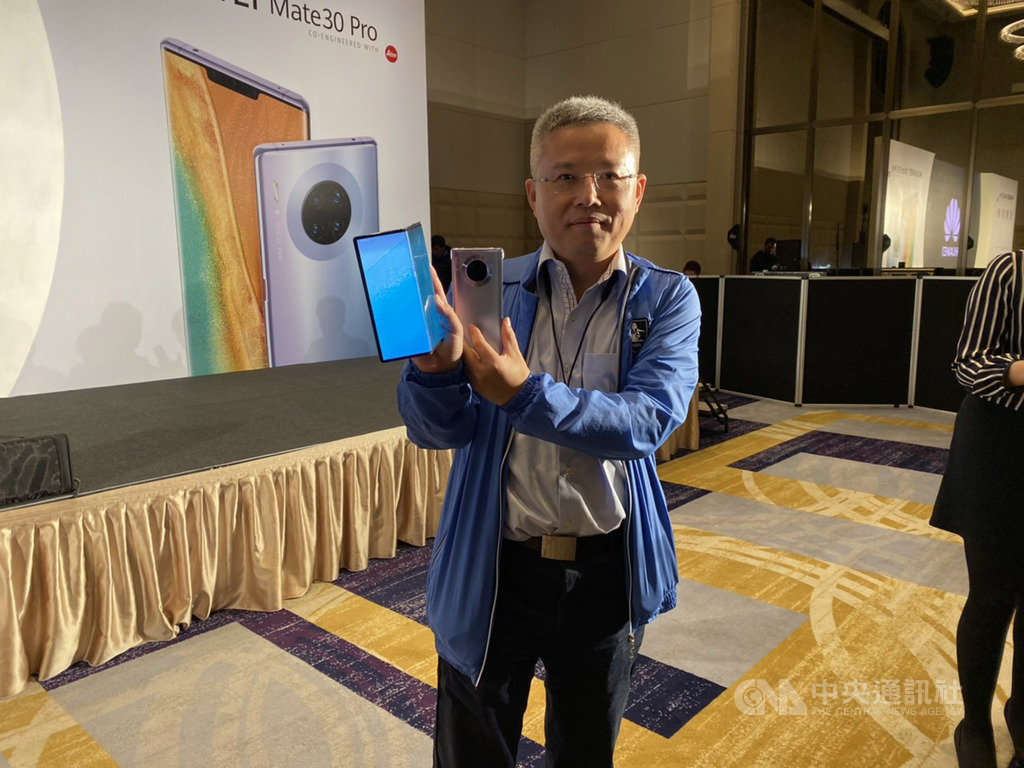 華為14日在台發表Mate30 Pro,由於受中美貿易戰影響,Mate 30系列無法支援Google行動服務,高層雍海坦言,HMS是新產品,必須試水溫,不求銷量,只求滿意度。中央社記者江明晏攝 108年11月14日