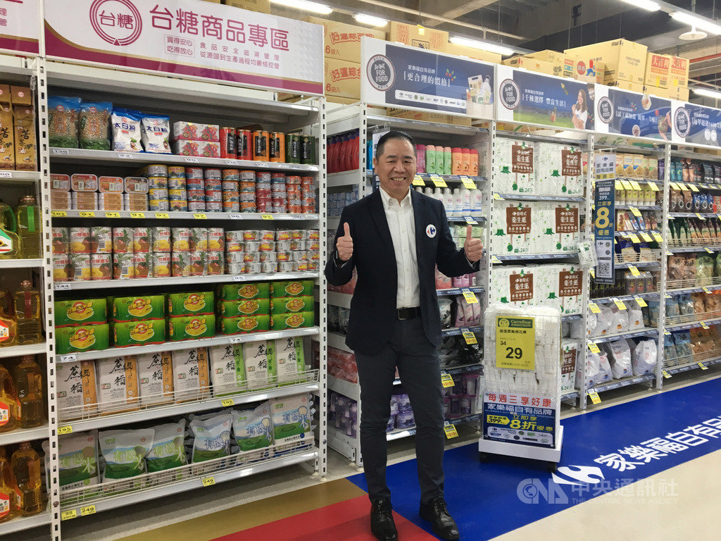 家樂福在今年4月接手台糖旗下5家量販店及3家超市,家樂福接手台糖量販後、首間台中西屯店將在15日正式開幕,家樂福總經理王俊超表示,看好這5家量販店業績,預估業績將較改裝前成長1成至2成。中央社記者蔡芃敏攝 108年11月14日
