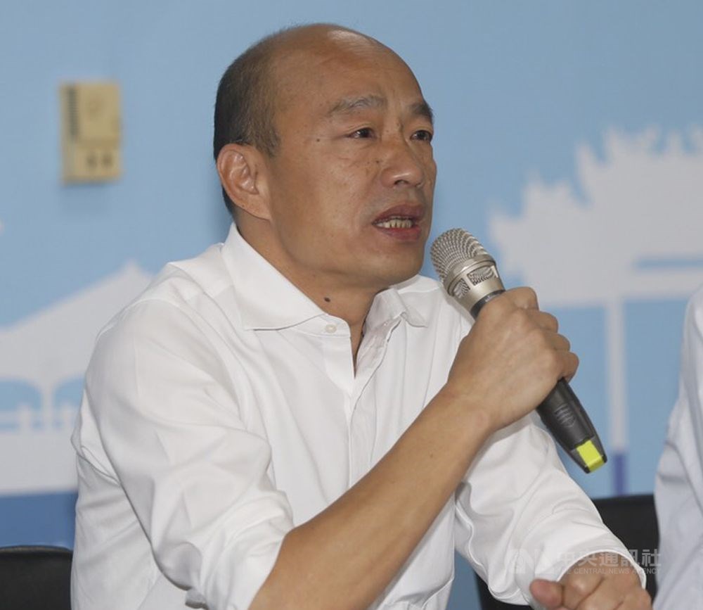 國民黨總統參選人韓國瑜(圖)日前被爆購買南港豪宅,遭綠營攻擊為假庶民。韓國瑜競選辦公室15日公布韓國瑜夫婦買賣房產的詳細資訊。(中央社檔案照片)