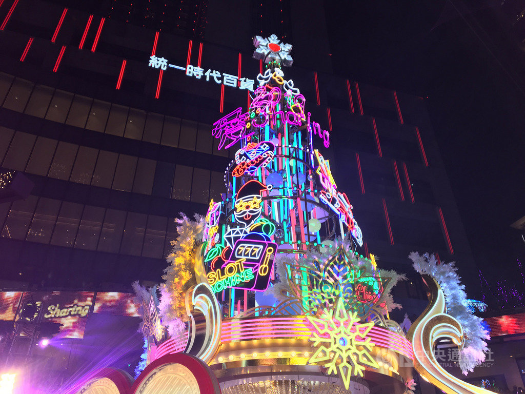 統一企業「愛.Sharing」聖誕系列活動邁入第5年,今年以美國Las Vegas為主題城市。中央社記者蔡芃敏攝 108年11月15日