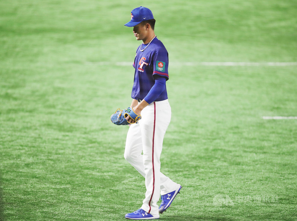 世界12強賽中華隊15日以2比3惜敗美國隊,先發投手吳昇峰繳出6.2局優質先發,可惜被敲逆轉2分砲,他表示,因為一個打席決定一場比賽,感到非常難過。中央社記者張新偉東京攝 108年11月15日