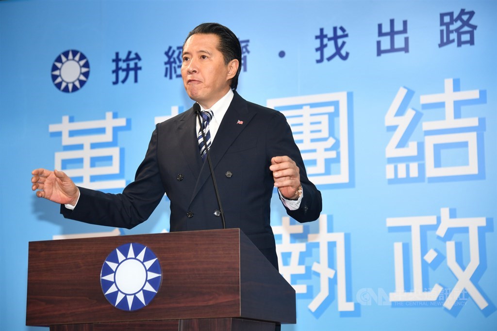 國民黨臨時中常會15日針對不分區立委提名名單進行調整,黨發言人歐陽龍(圖)會後針對退將吳斯懷排名疑慮做出回應,指名單上都是各領域專業人才,才會決議續留。中央社記者林俊耀攝 108年11月15日