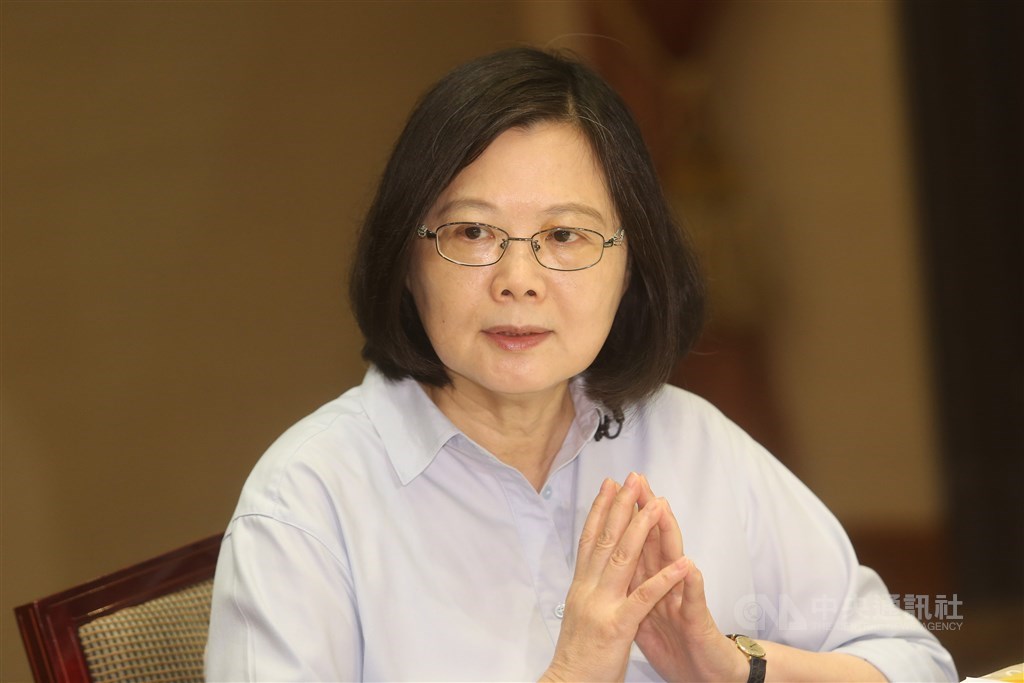 民進黨不分區立委提名風波終於落幕,黨政高層透露,總統蔡英文出手後各派系各讓一步,危機暫除。(中央社檔案照片)