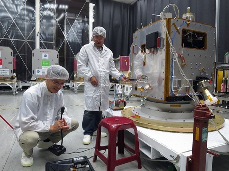 台灣自主研發衛星「獵風者」確定將由法國的亞利安航太公司負責發射,預計2021年升空。圖為獵風者衛星飛行體整測。(圖取自國家實驗研究院國家太空中心網頁nspo.narl.org.tw)