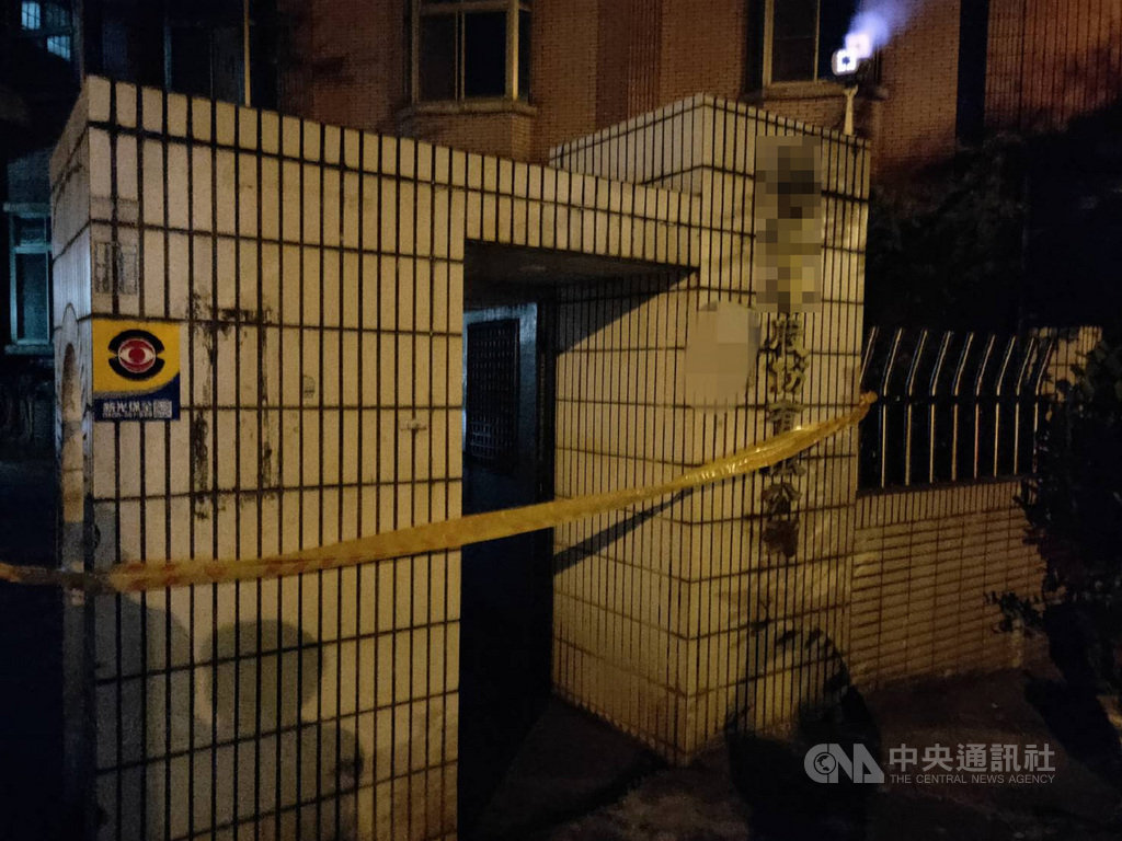 泰國籍移工帕姓男子15日晚間與同鄉他姓男子疑因酒後發生口角,涉持鈍器毆打他男致死,警方封鎖現場蒐證,並將帕男逮捕送辦。(民眾提供)中央社記者蘇木春傳真 108年11月16日