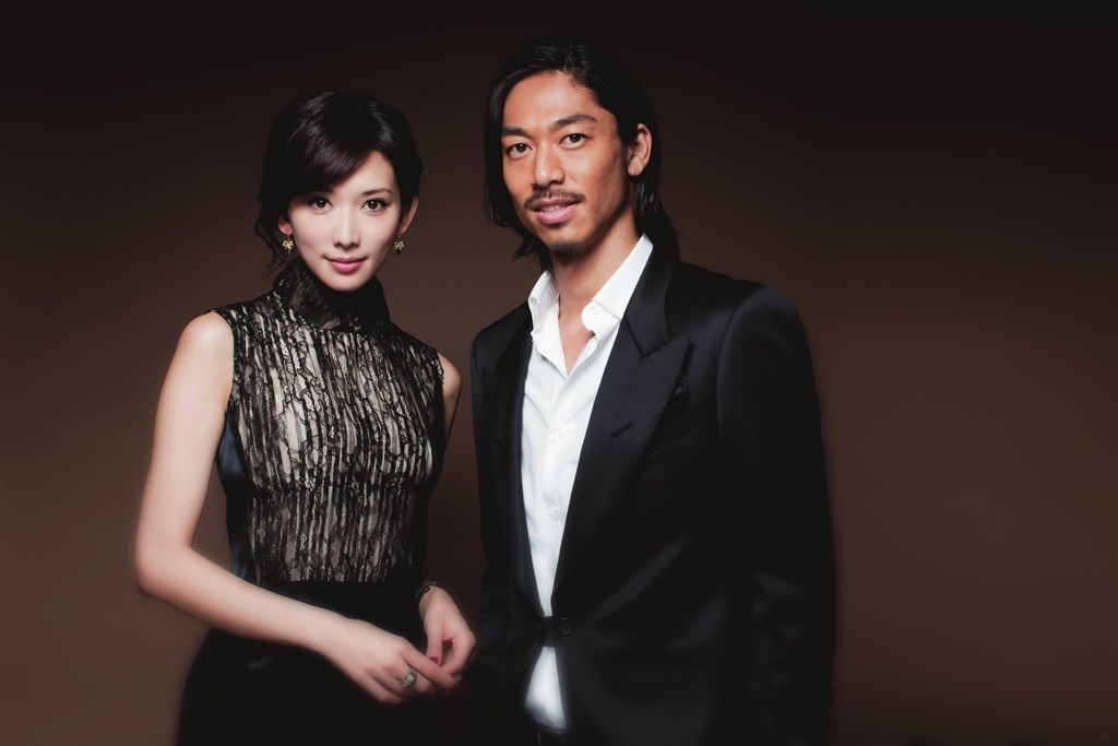 名模林志玲(左)與日本男星AKIRA(右)的婚宴17日晚間登場。(圖取自facebook.com/EXILEAKIRA.official)