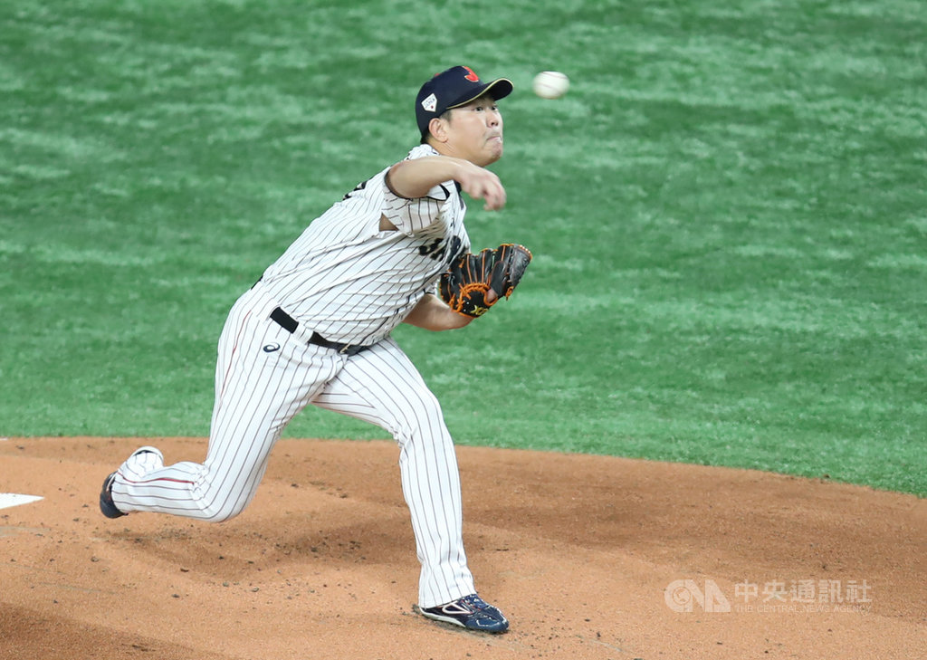 2019世界12強棒球錦標賽17日晚間在東京巨蛋進行冠軍戰,日本與韓國再次交手,日本方面由投手山口俊掛帥先發。中央社記者張新偉東京攝 108年11月17日