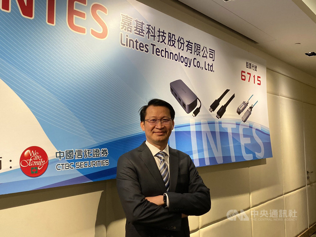 嘉澤轉投資嘉基科技為全球少數獲得Thunderbolt技術認證廠商之一,隨著高速傳輸應用及需求與日俱增,總經理羅偉仁看好明年在新客戶及新產品加入推動下,營運將優於今年。中央社記者韓婷婷攝 108年11月18日
