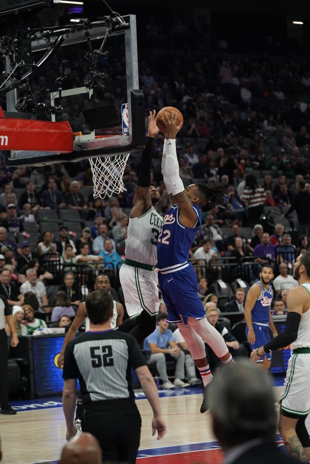 美國職籃NBA波士頓塞爾蒂克17日以99比100輸給沙加緬度國王,終止10連勝。(圖取自twitter.com/SacramentoKings)