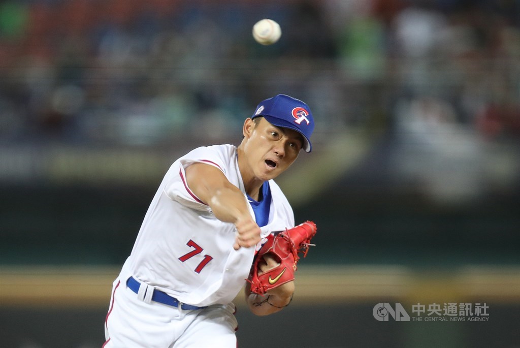 世界12強棒球賽B組預賽5日開打,中華隊首戰交手波多黎各,推出江少慶(圖)先發,對上波多黎各推出的29歲右投克魯茲(Fernando Cruz)。中央社記者張新偉攝 108年11月5日