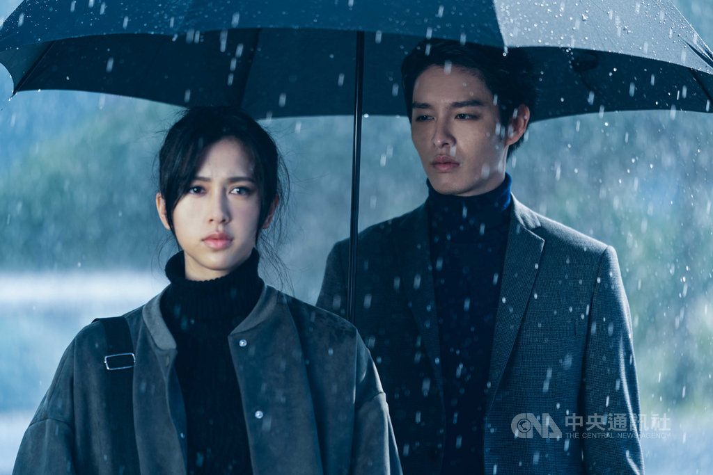 Netflix華語原創影集「極道千金」18日發布正式預告,演員曹佑寧(右)飾演黑幫太子,與演員劉奕兒(左)在戲中是青梅竹馬。(Netflix提供)中央社記者陳秉弘傳真 108年11月18日
