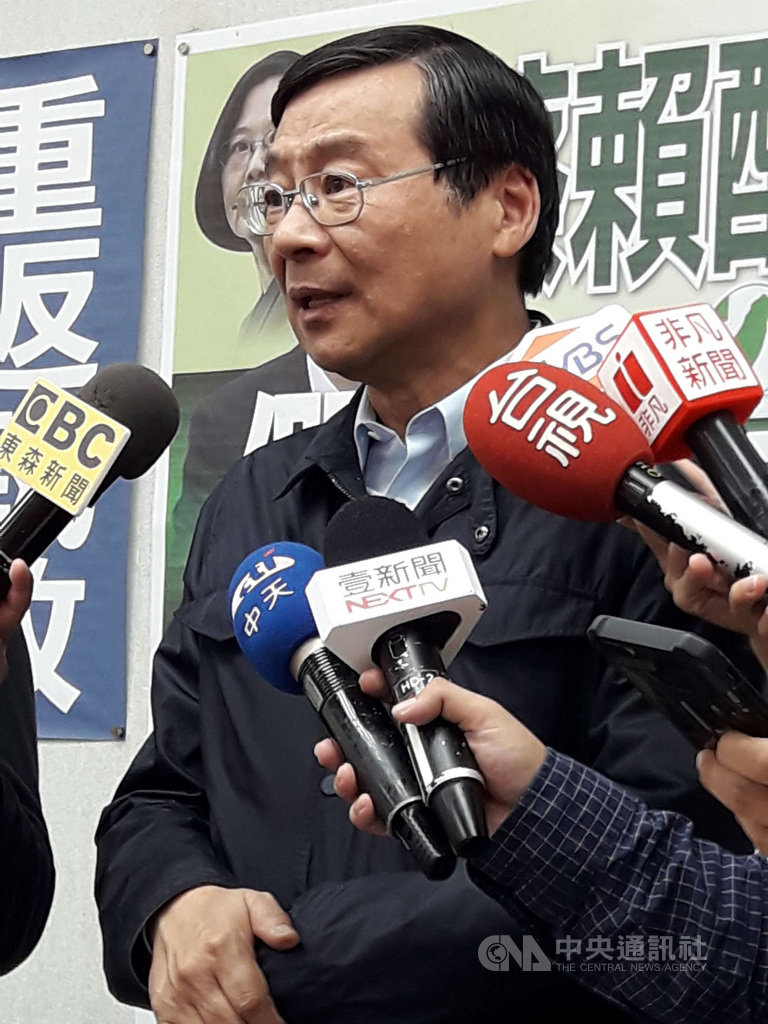 2020年總統大選,民進黨「英德配」對上國民黨「國政配」。如何拉抬「國政配」,國民黨立法院黨團總召曾銘宗(圖)等人18日接受媒體聯訪時「開藥方」,認為透過大團結與強化論述提出治國藍圖,「國政配」大有可為。中央社記者范正祥攝 108年11月18日