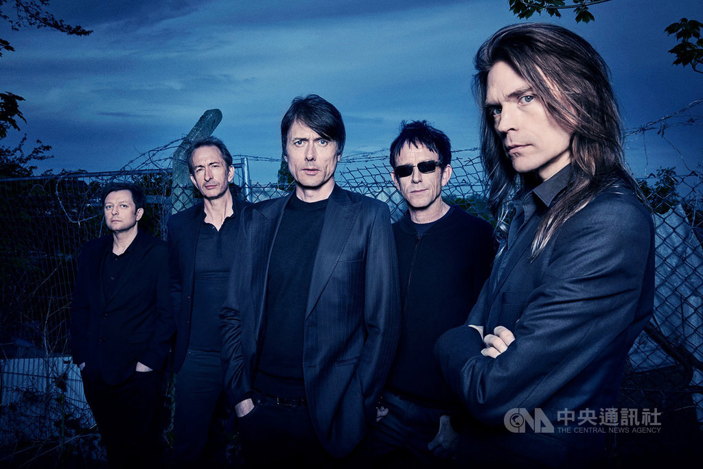 90年代英倫搖滾4大名團之一的麂皮(Suede)的首部紀錄片「麂皮:永不滿足」22日即將在台上映,片中道出團員間因內部分歧與外力因素,讓樂團一度瀕臨解散,在片中彼此互嗆後又大和解。(翻面映畫提供)中央社記者鄭景雯傳真 108年11月19日