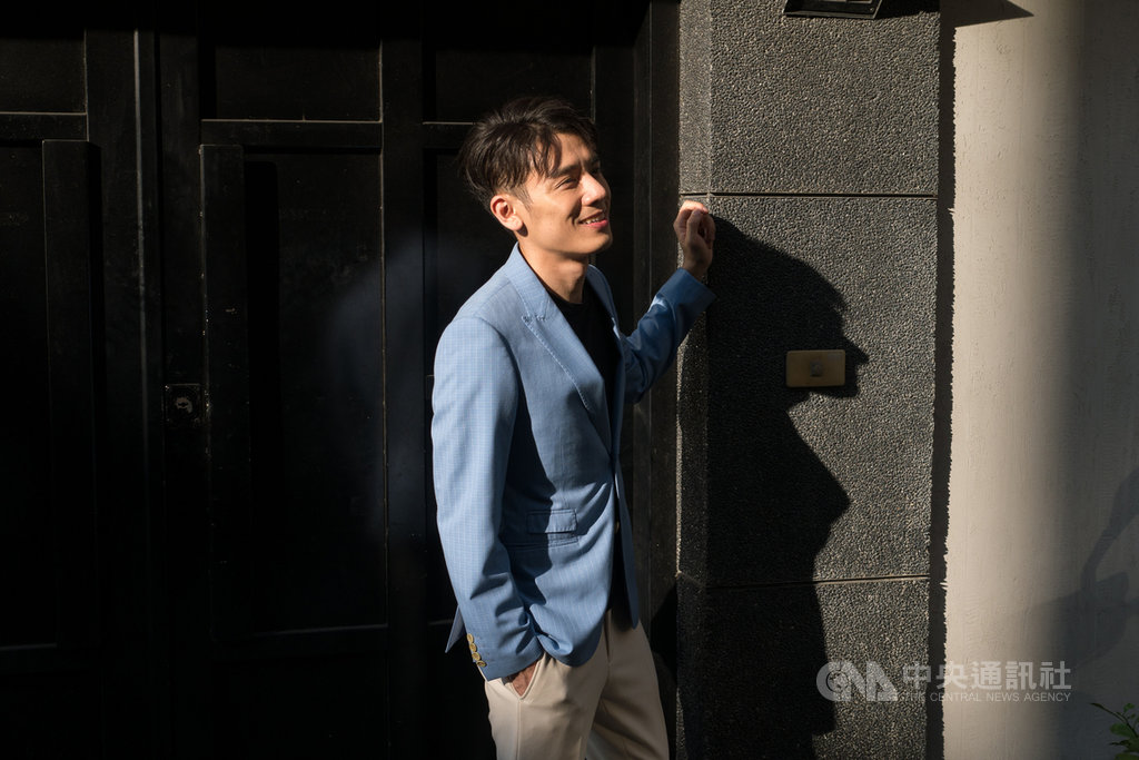 藝人邱志宇(圖)踏入演藝圈多年,終於在導演陳敏郎的電影「我的靈魂是愛做的」挑大梁,並入圍金馬獎最佳新演員。漂泊演藝圈,曾因電影「台北物語」爆紅,邱志宇從中領悟,藝人就是要樂於娛樂眾人。中央社記者洪健倫攝 108年11月19日