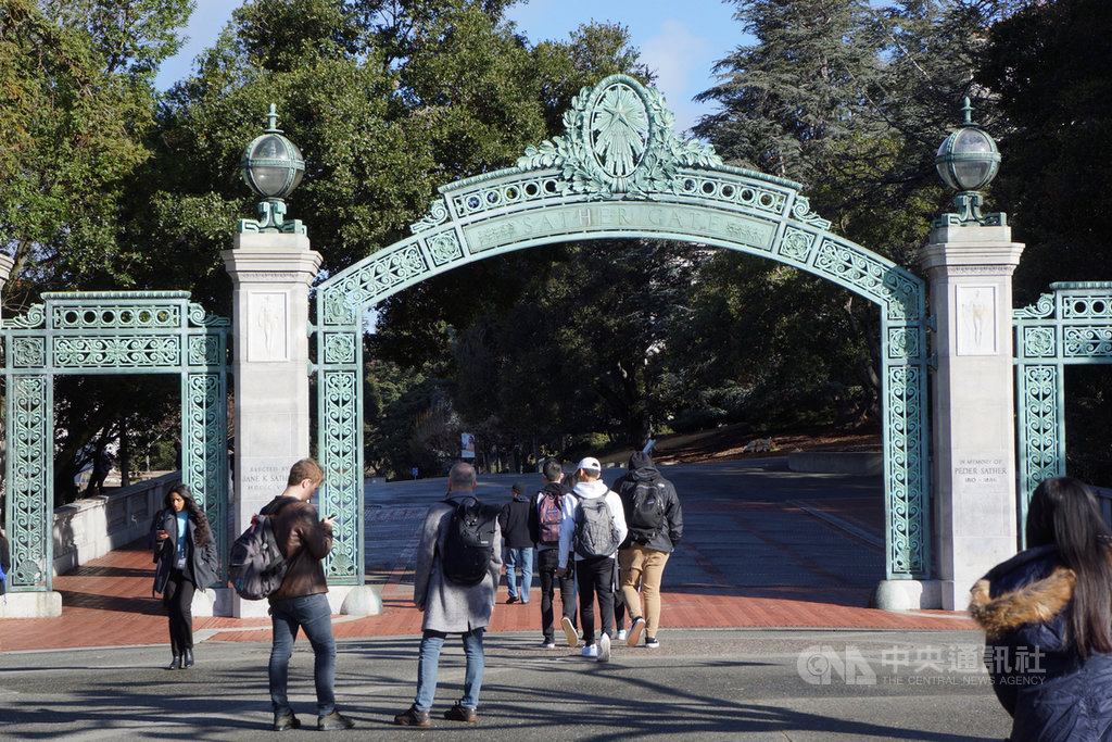 加州大學是美國加州的公立大學,超過2成學生對於在擁擠的課堂與科系求學,表達不滿意。圖為107年3月4日加州大學柏克萊分校的校園一景。中央社記者周世惠舊金山攝 108年11月19日