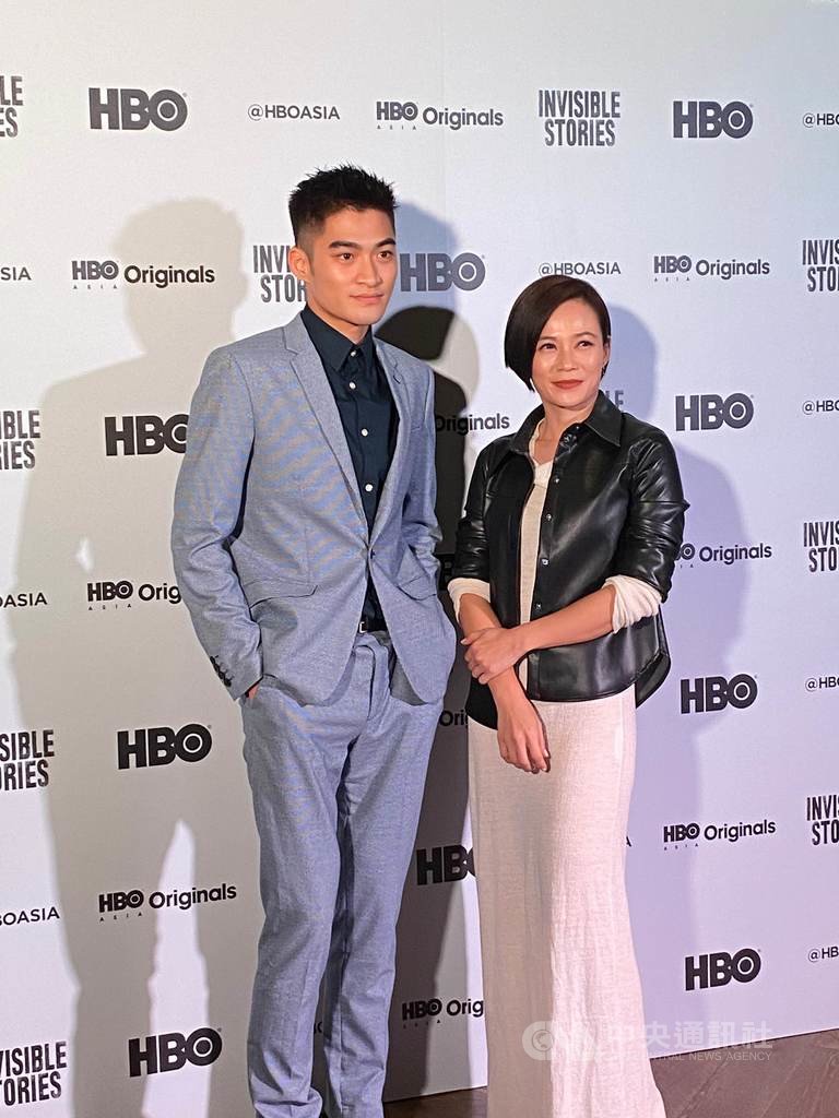 HBO原創戲劇「影匿人生」描繪自閉症患者處境,演員潘綱大(左)在戲中飾演一名自閉症患者,楊雁雁(右)則扮演他的母親。圖為兩人108年11月18日出席影集宣傳記者會。中央社記者陳秉弘攝 108年11月19日