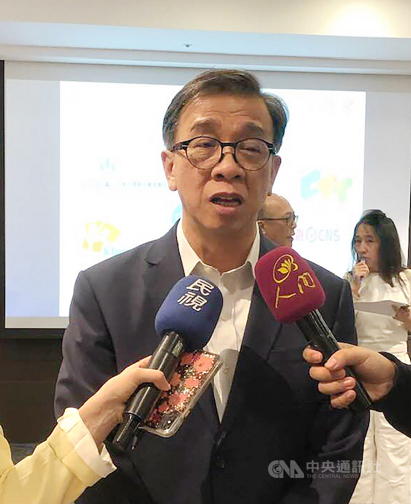 台灣有線寬頻產業協會理事長鄭俊卿19日指出,有線電視用戶數下降確實是國際趨勢。台灣除了OTT競爭,業者少報用戶數也是下降的原因之一。中央社記者吳柏緯攝 108年11月19日