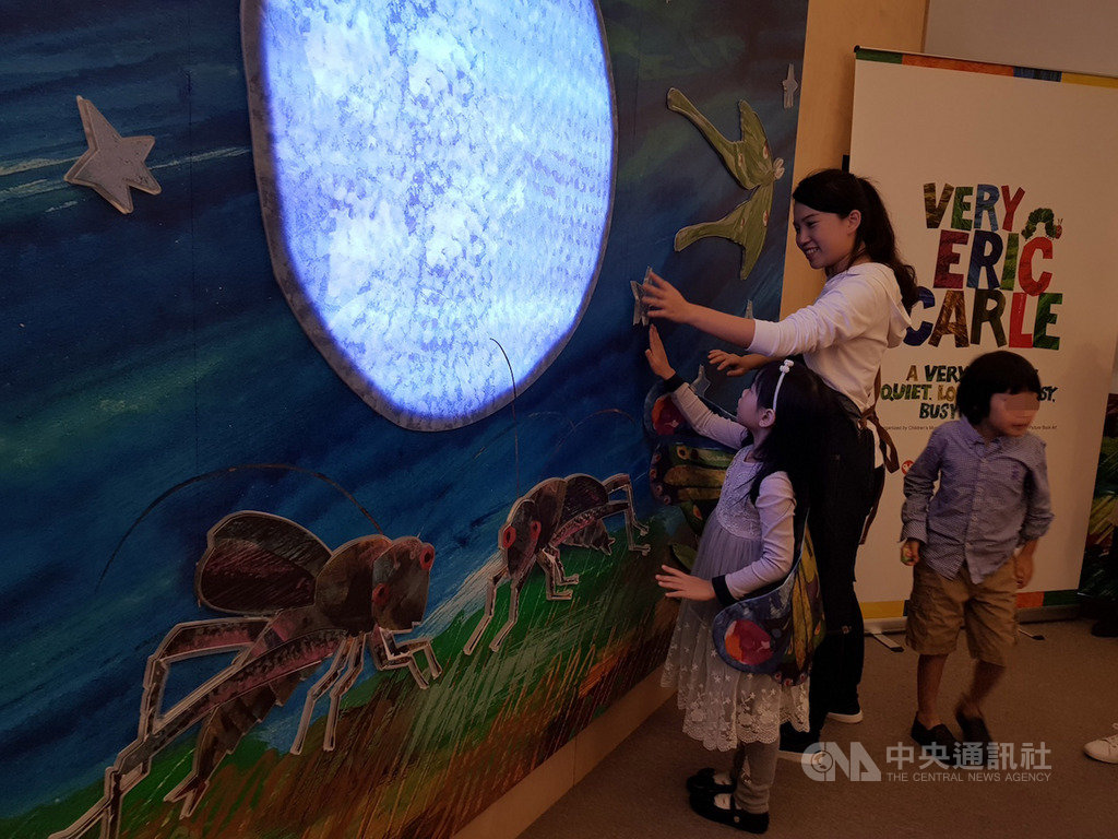 信誼基金會取得授權,在台灣企劃、設計製作「好好五重奏」互動展,紀念「好餓的毛毛蟲」出版50週年,讓孩童從玩樂中進入故事,認識愛、歸屬感、毅力和希望。中央社記者鄭景雯攝 108年11月20日