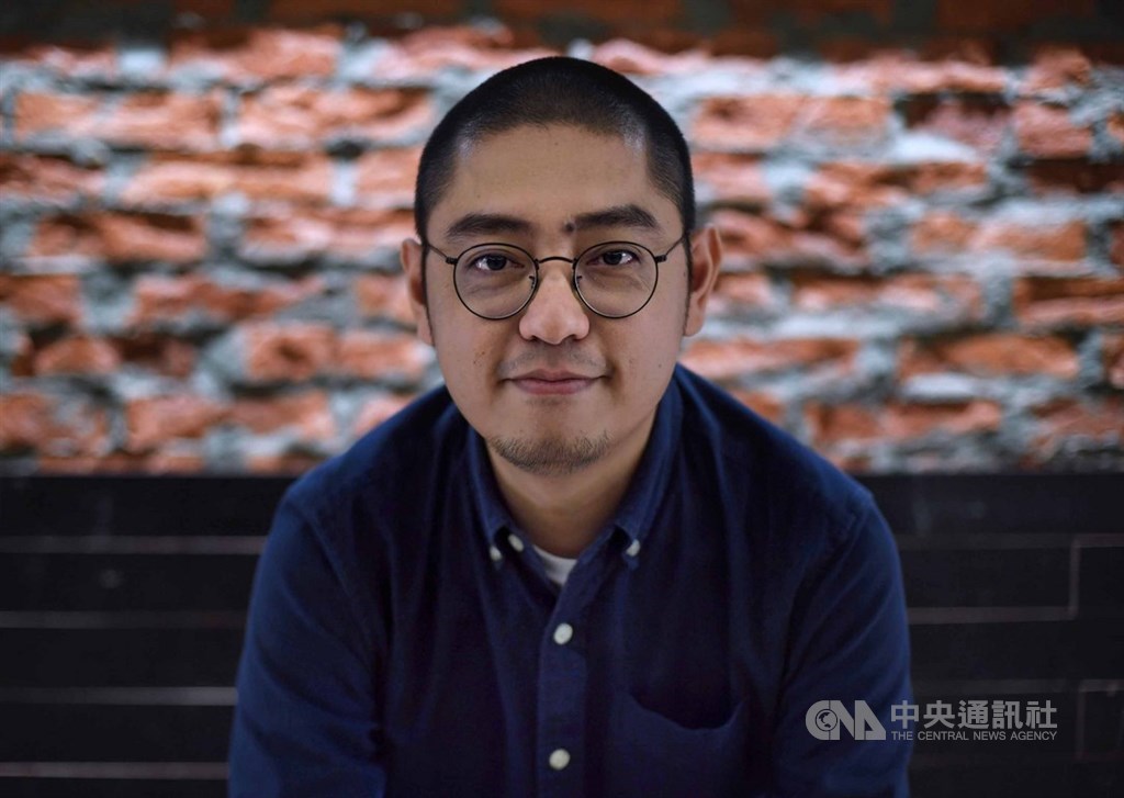 香港紀錄片「戲棚」聚焦與香港戲曲、民俗文化關係密切的戲棚,獲本屆金馬獎最佳紀錄片提名。導演卓翔(圖)以戲棚作為影片主角,並以攝影機為香港特有的戲曲文化畫下一幅肖像。中央社記者王飛華攝 108年11月20日