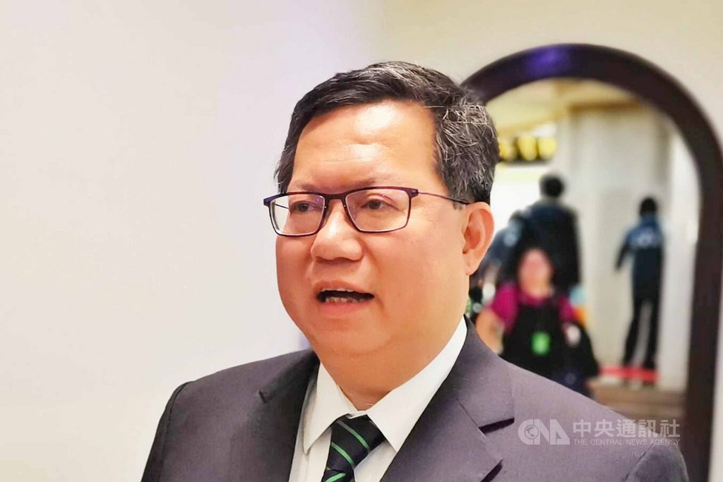 桃園市長鄭文燦(圖)20日結束桃園市議會總質詢後接受媒體聯訪表示,台商回流是以3年為期設廠,資金會逐步到位,國民黨副總統參選人張善政曾任行政院長卻不了解基本常識,從張善政的說法證明這位前行政院長很不到位。中央社記者吳睿騏桃園攝 108年11月20日