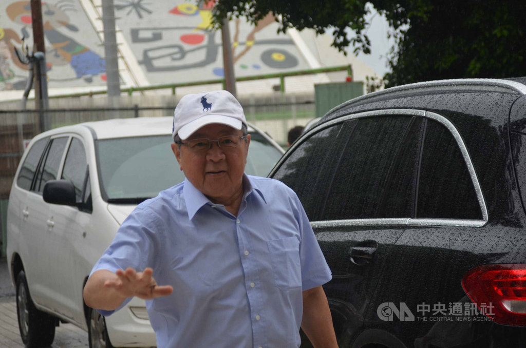 澎湖區域立委選舉,原訂21日要登記的無黨團結聯盟主席林炳坤,因考量身體健康,20日宣布決定不參選。中央社 108年11月20日